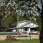 Goscinne Stajnia Dorado-agroturystyka * Leoncin
